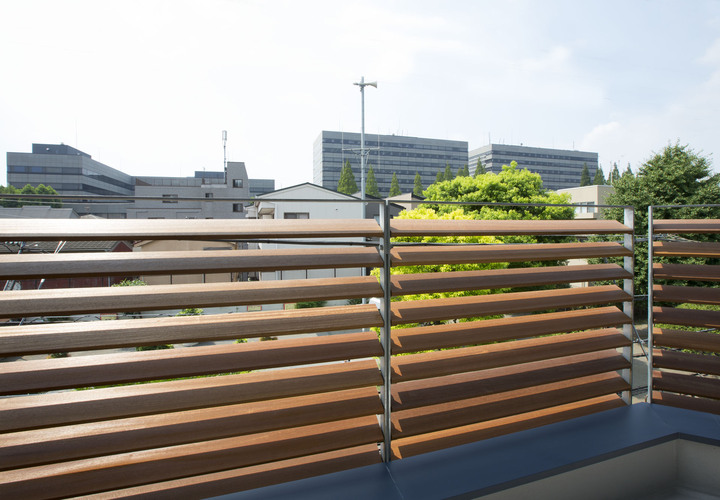 南蒲田の家　ﾍﾞﾗﾝﾀﾞ木製ルーバー