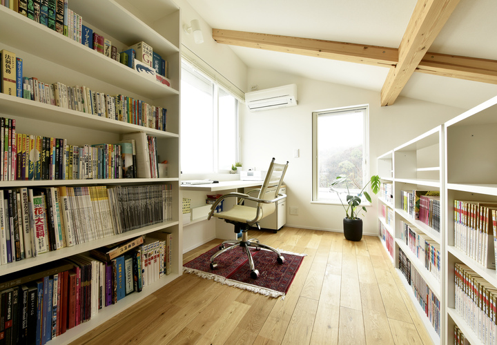 ロフトに設けたご主人の独房