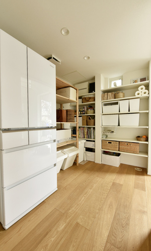 たっぷり収納で魅力的なパントリー