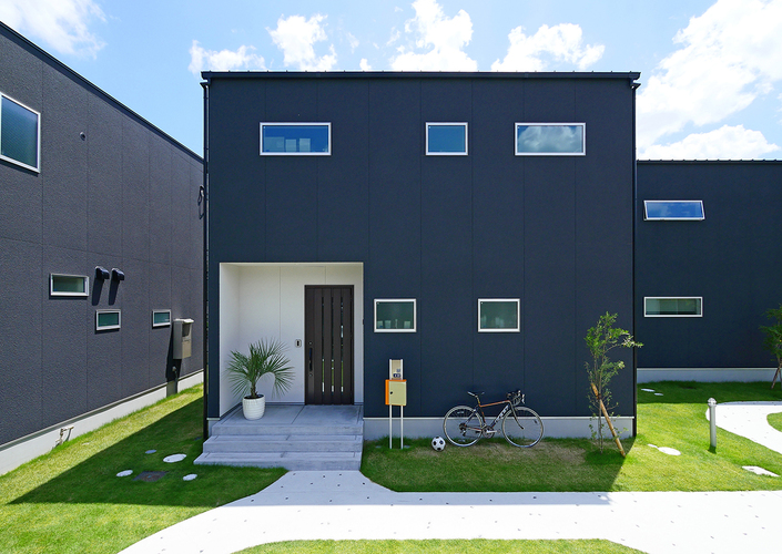 ２つのキューブを組み合わせた４間間口のパッシブハウス