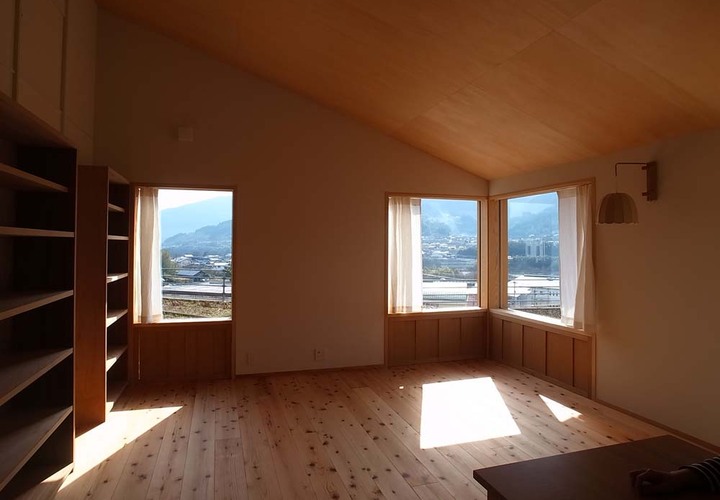 景色を眺める窓