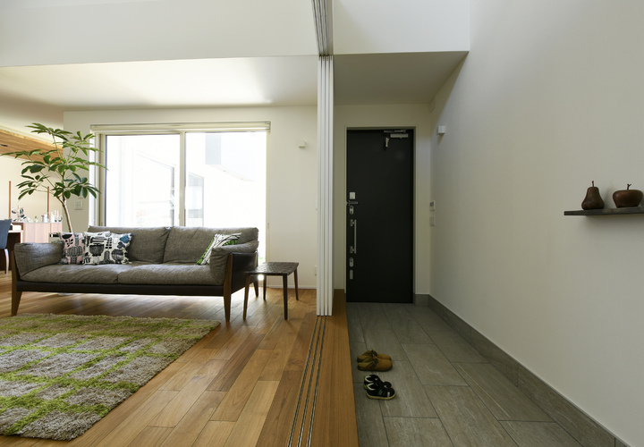 リビングアクセスの広々土間空間