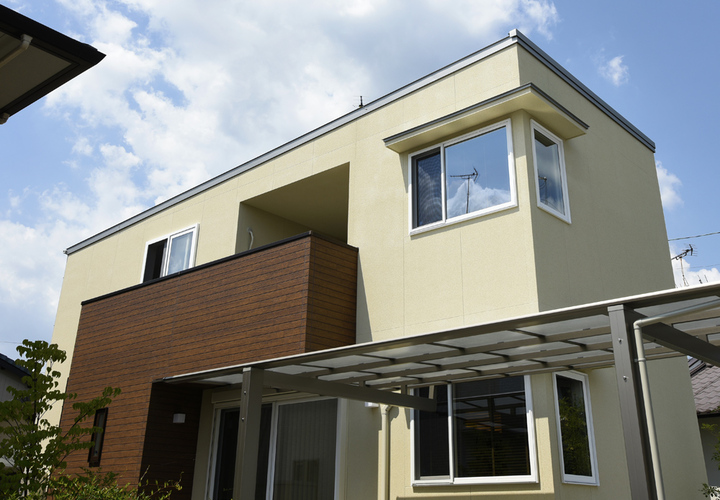L字型の窓・庇が特徴的なパッシブ設計の家