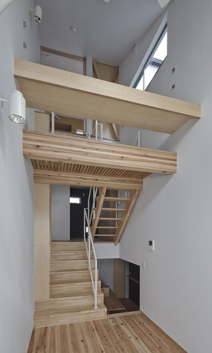 リビングから全体を見る