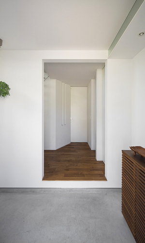 生活感を排除した玄関