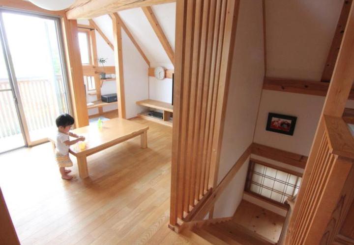 小さな家のリビングダイニング