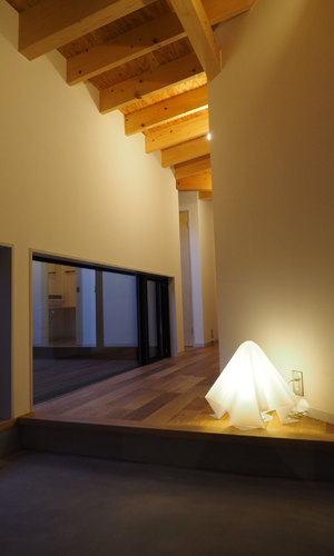 中山道 白雨の家　玄関フロア照明