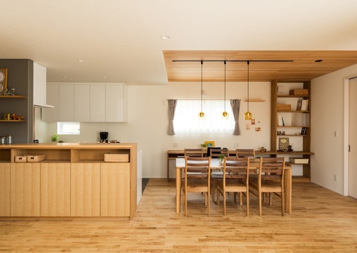 大きな吹抜けと住み心地にこだわった､家族思いの家