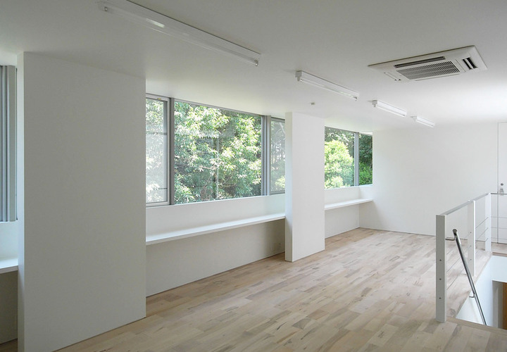 緑が見えるリビング