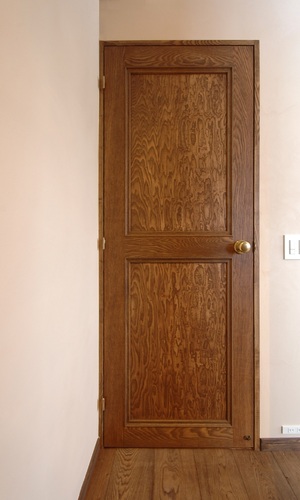 オリジナルの茶色いドア