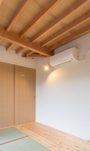 寝室の天井見上げ