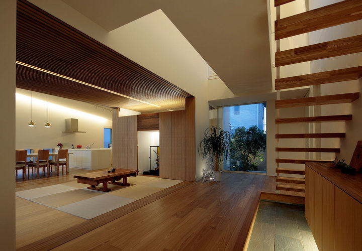 玄関・和室・LDK　夕景