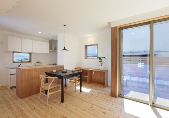 親世帯のダイニングとキッチン