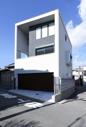 大人のカフェを意識した南向きパッシブハウス