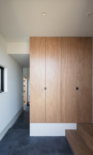 四つ角の家｜玄関