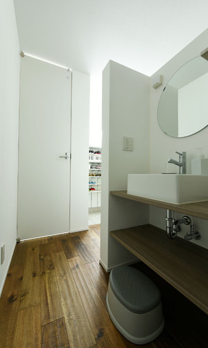 玄関すぐの洗面スペース