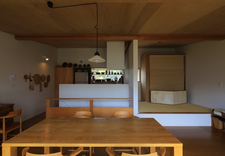 片瀬海岸の家　リビングダイニング