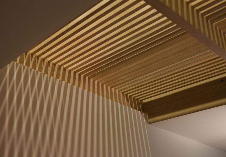 ルーバーから漏れる光