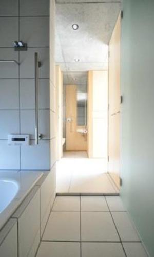 囲み庭の家 La Casa col Cortiletto Interno - by mcja