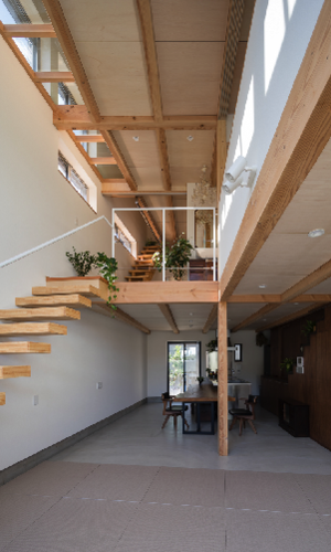 室内縁側の家 La Casa Intorno del Patio -by mcja
