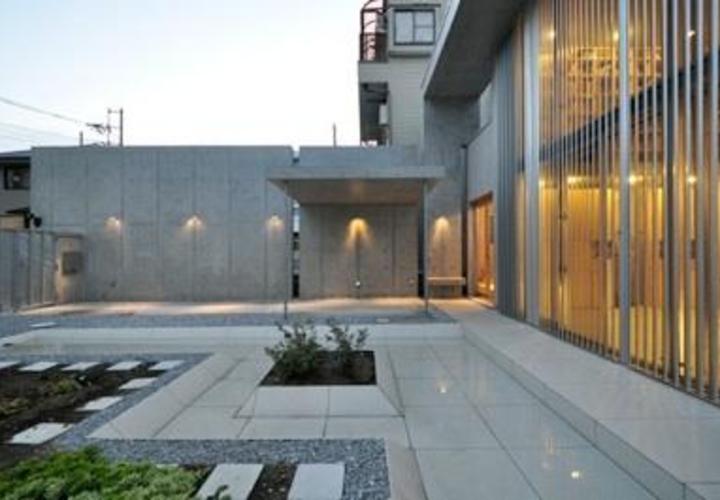 囲み庭の家 La Casa col Cortiletto Interno - by mcja