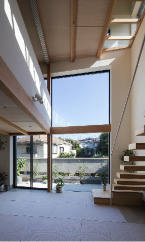 室内縁側の家 La Casa Intorno del Patio -by mcja