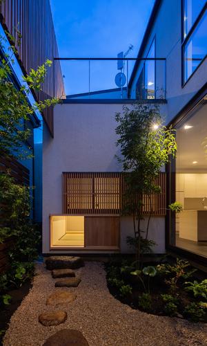 機能のある中庭。