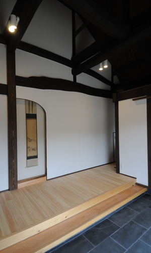 古材を活かした玄関