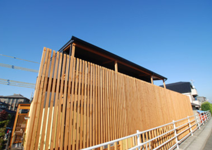 連格子のある家