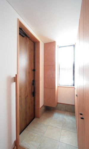 玄関（親世帯）