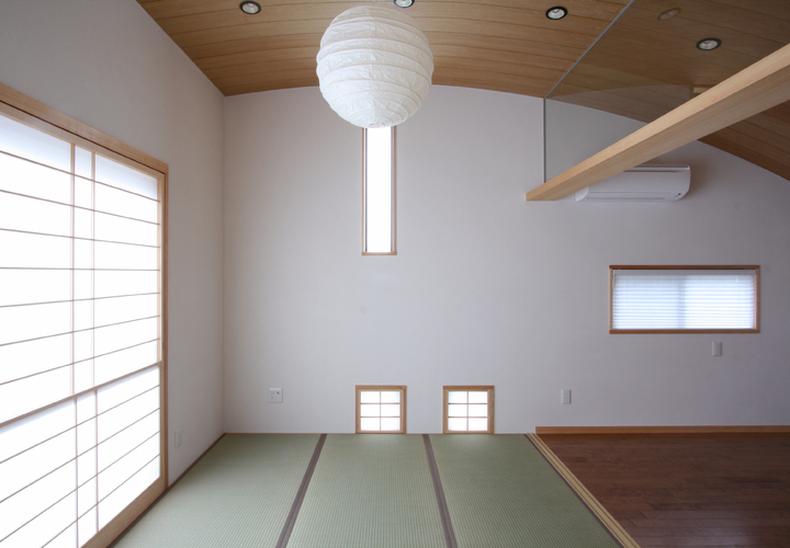 寝室とたたみの間