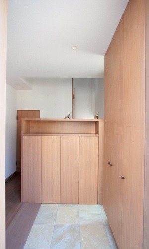 １階、子世帯用玄関