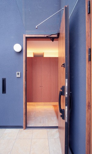 ２世帯の玄関ポーチ