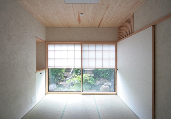 たたみの間（客間兼仏間）