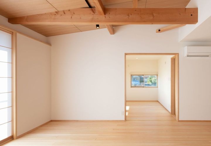 リビングより子供室を見通す