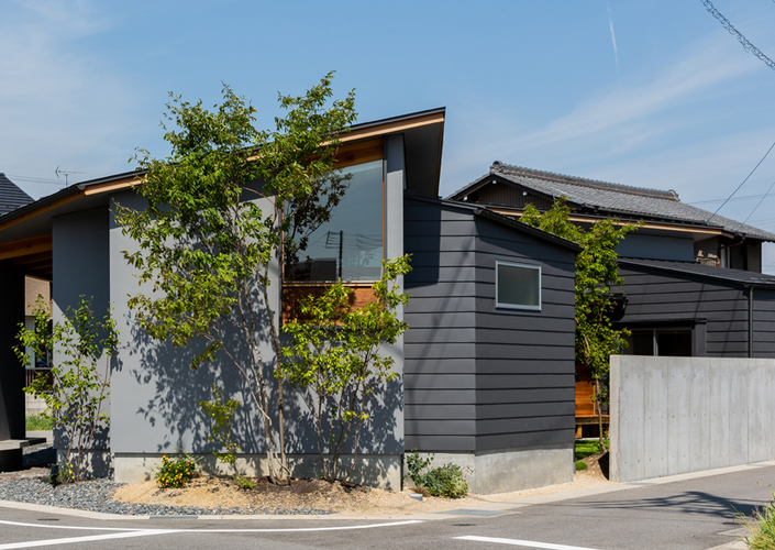 祖父江町の家／角地に建つ平屋の住まい