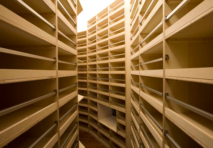 図書館のようなワインセラー