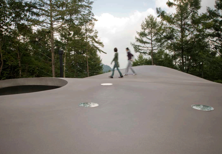屋根の上で手軽な「山登り」