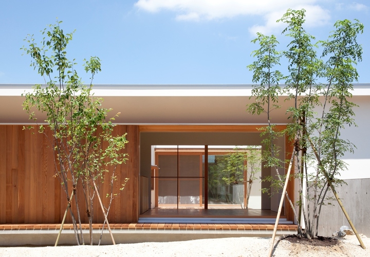 縁側と木製建具の大開口