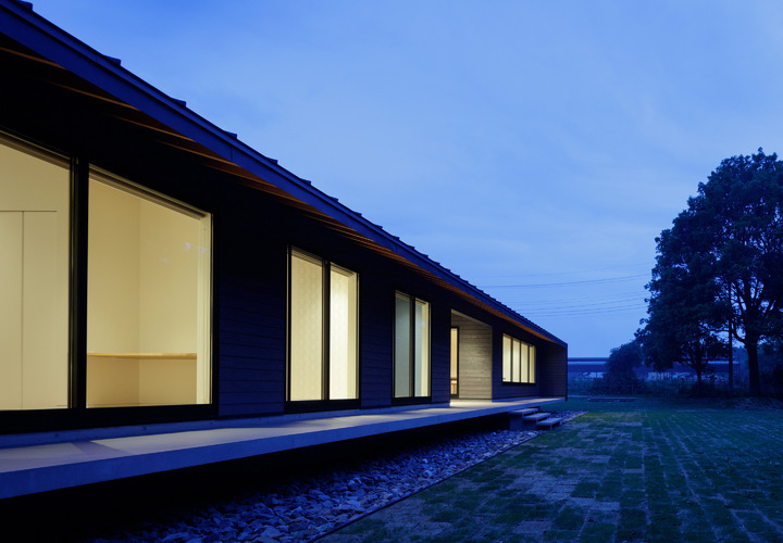 佐倉の別荘｜建物外観（夜景）