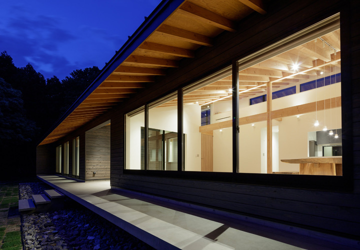 佐倉の別荘｜建物外観（夜景）