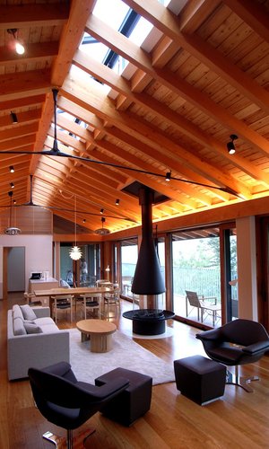 雷山の別荘｜リビングダイニング