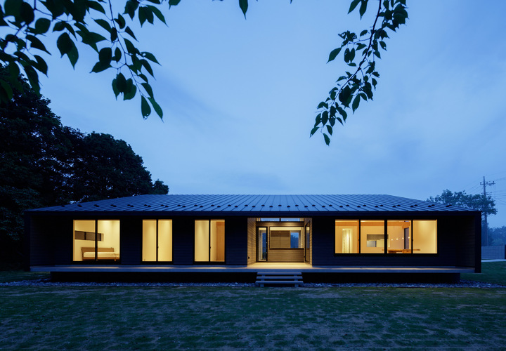 佐倉の別荘｜建物外観（夜景）
