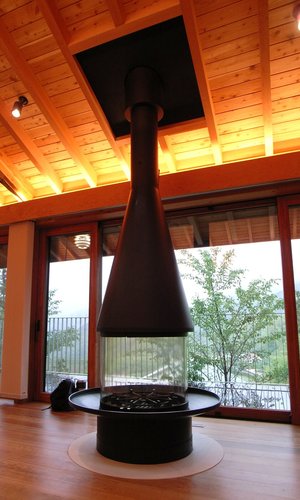 雷山の別荘｜オリジナルデザインの暖炉