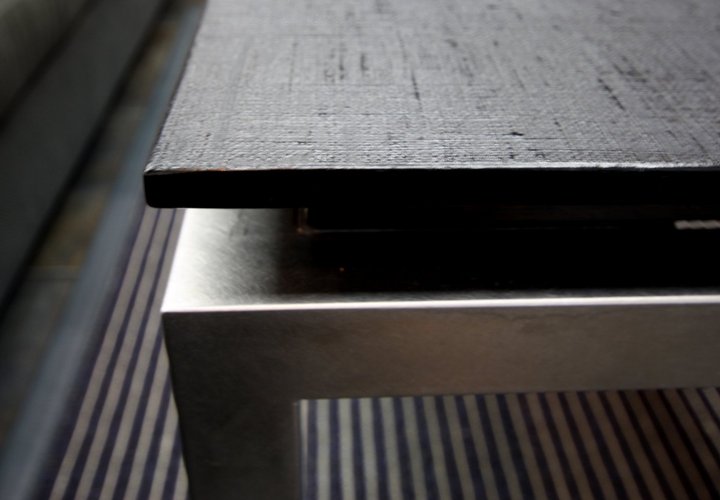 熱海のヴィラ｜オリジナルデザインのテーブル