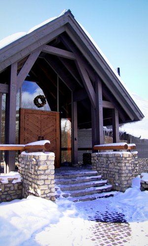 水上高原のヴィラ｜メインエントランス外観