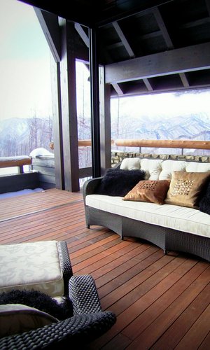 水上高原のヴィラ｜アウトドアリビングルーム