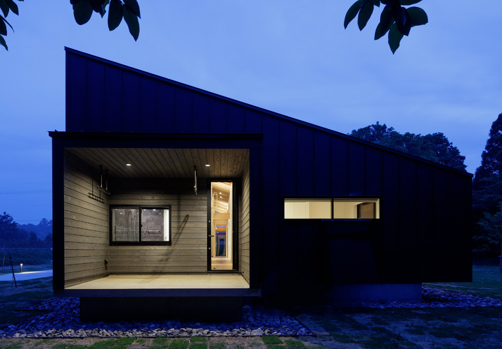 佐倉の別荘｜建物外観（夜景）