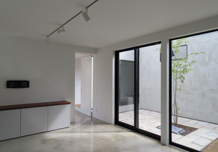 リビングと中庭