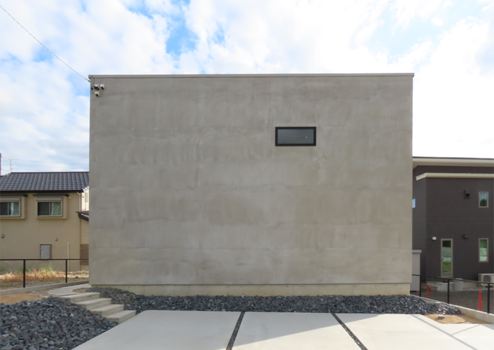 土間と回廊の家